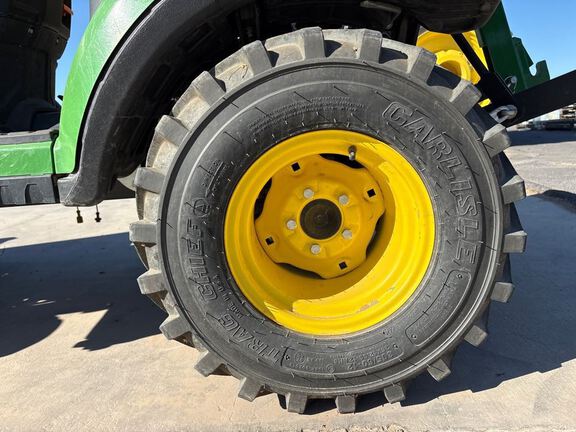2022 John Deere 1025R Tractor Compact