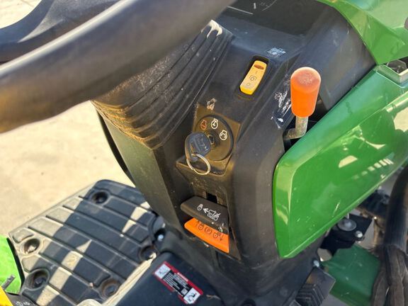 2022 John Deere 1025R Tractor Compact