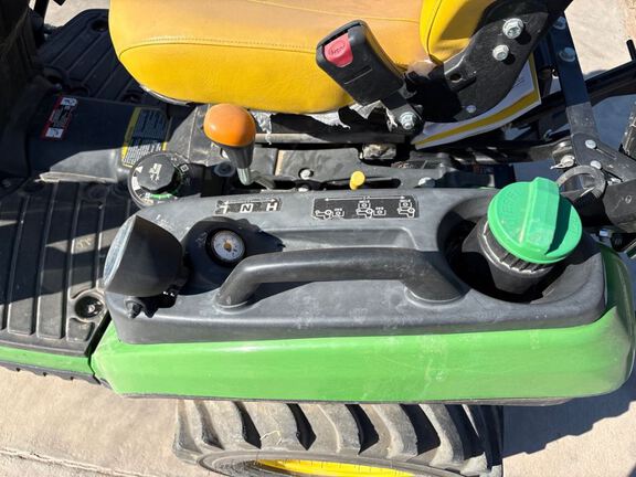 2022 John Deere 1025R Tractor Compact