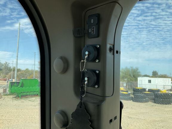 2022 John Deere 8RT 370 Tractor Rubber Track