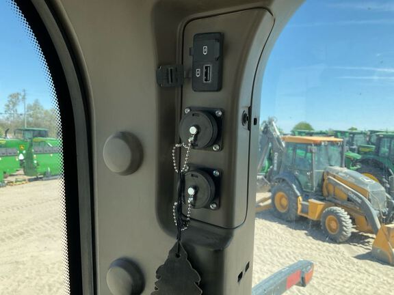 2022 John Deere 8RT 370 Tractor Rubber Track