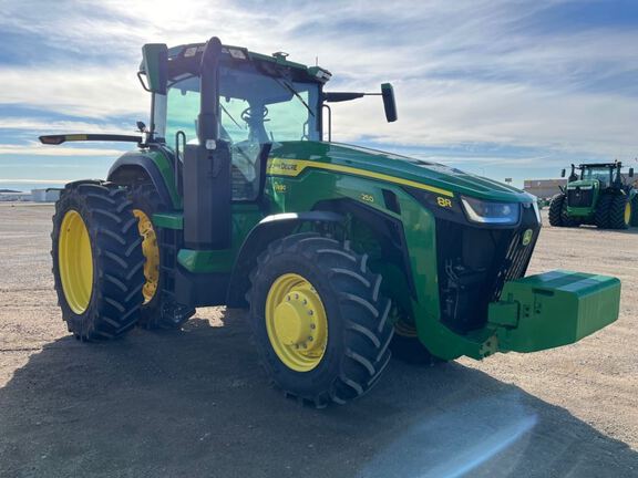 2023 John Deere 8R 250 Tractor