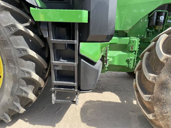 2023 John Deere 8R 370 Tractor