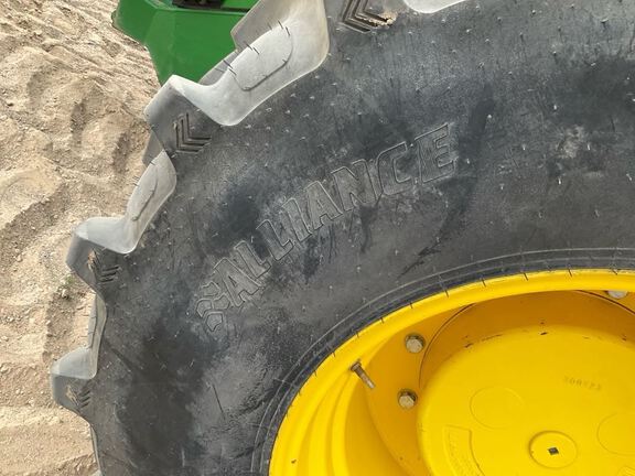 2023 John Deere 8R 370 Tractor