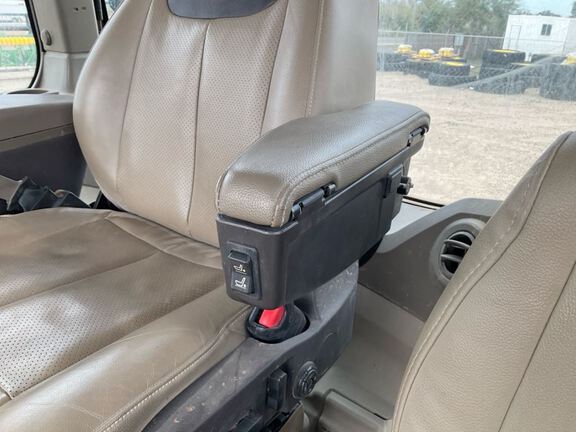 2023 John Deere 8R 370 Tractor