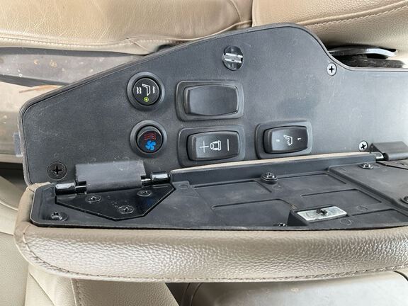 2023 John Deere 8R 370 Tractor