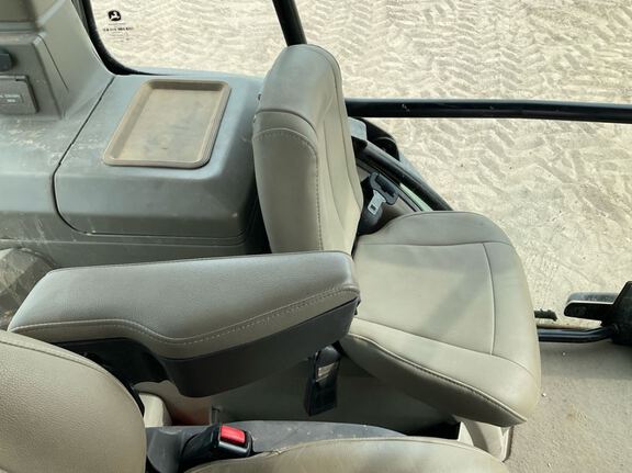 2023 John Deere 8R 370 Tractor