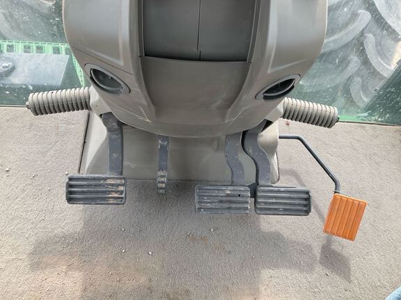 2023 John Deere 8R 370 Tractor