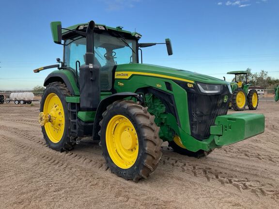 2023 John Deere 8R 250 Tractor
