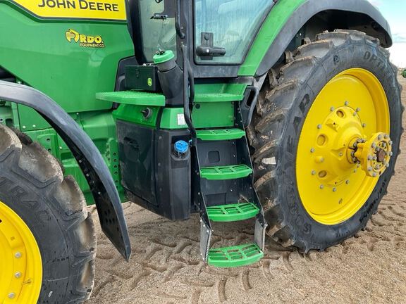 2023 John Deere 8R 250 Tractor