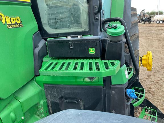 2023 John Deere 8R 250 Tractor