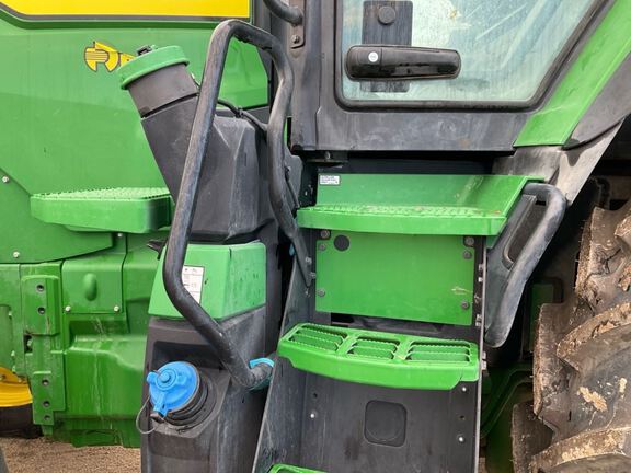 2023 John Deere 8R 250 Tractor