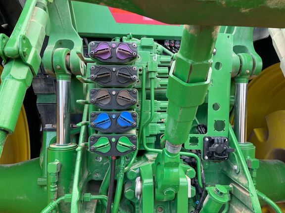 2023 John Deere 8R 250 Tractor