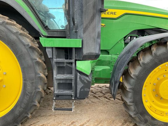 2023 John Deere 8R 250 Tractor