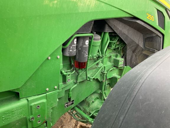 2023 John Deere 8R 250 Tractor