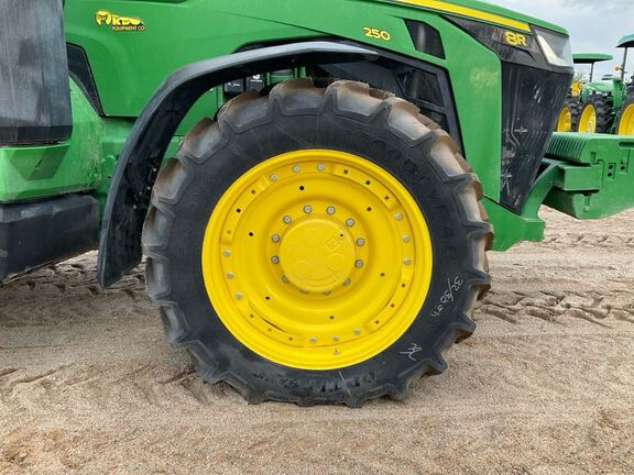 2023 John Deere 8R 250 Tractor