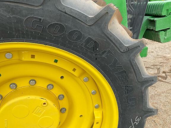 2023 John Deere 8R 250 Tractor