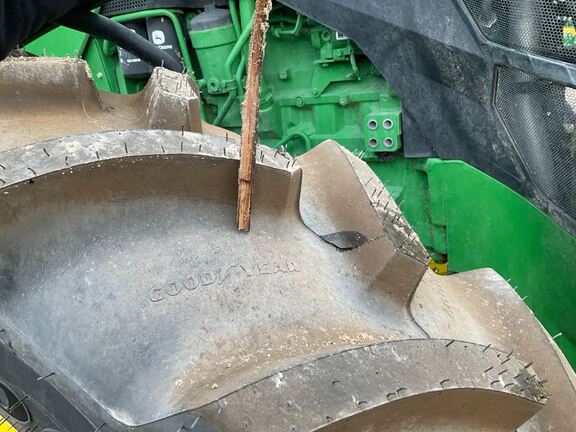 2023 John Deere 8R 250 Tractor