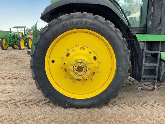 2023 John Deere 8R 250 Tractor