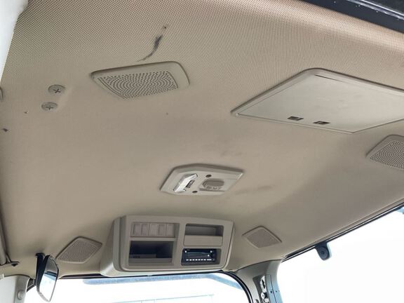 2023 John Deere 8R 250 Tractor