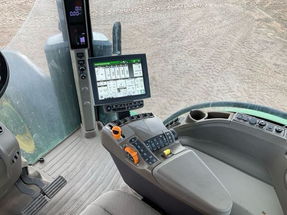 2023 John Deere 8R 250 Tractor