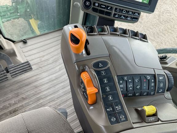 2023 John Deere 8R 250 Tractor