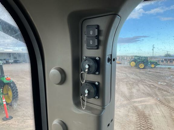 2023 John Deere 8R 250 Tractor