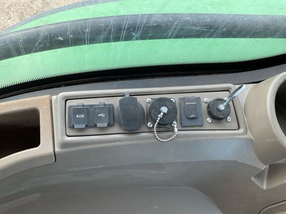 2023 John Deere 8R 250 Tractor