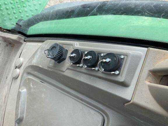 2023 John Deere 8R 250 Tractor