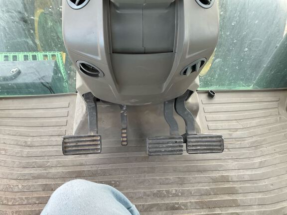 2023 John Deere 8R 250 Tractor