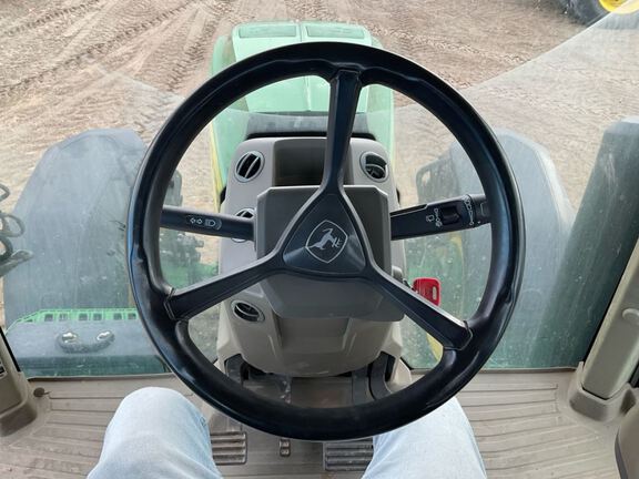 2023 John Deere 8R 250 Tractor