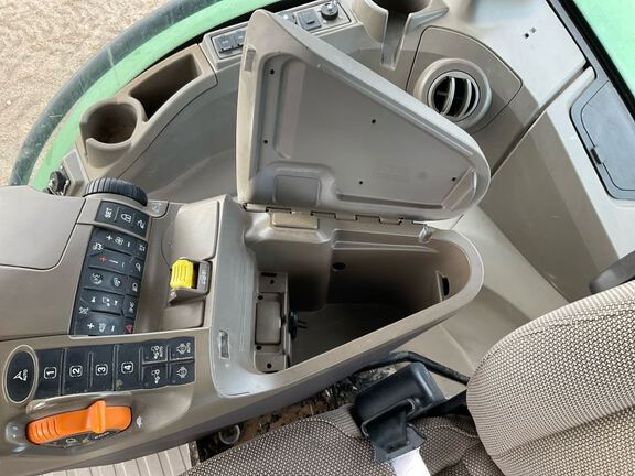 2023 John Deere 8R 250 Tractor