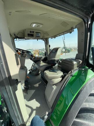 2023 John Deere 8R 370 Tractor