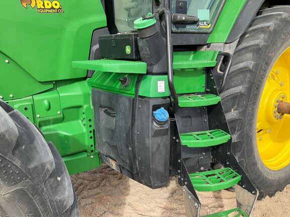 2023 John Deere 8R 370 Tractor