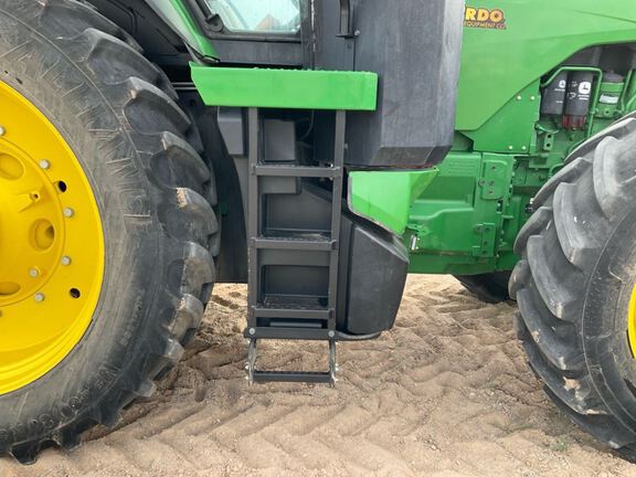 2023 John Deere 8R 370 Tractor