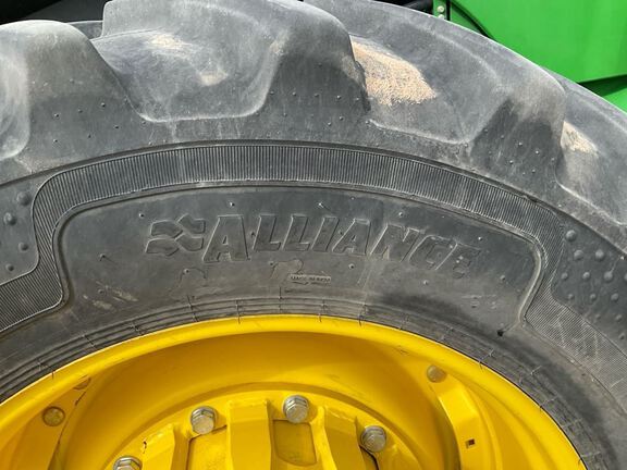 2023 John Deere 8R 370 Tractor