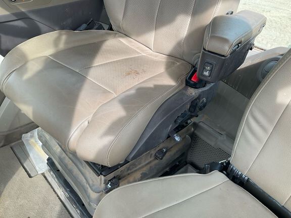 2023 John Deere 8R 370 Tractor