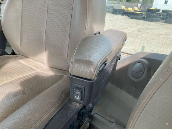 2023 John Deere 8R 370 Tractor