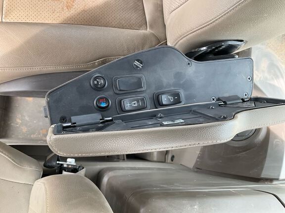 2023 John Deere 8R 370 Tractor