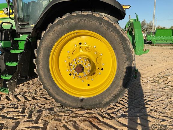 2023 John Deere 8R 370 Tractor