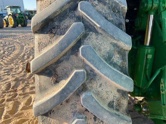 2023 John Deere 8R 370 Tractor