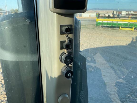 2023 John Deere 8R 370 Tractor