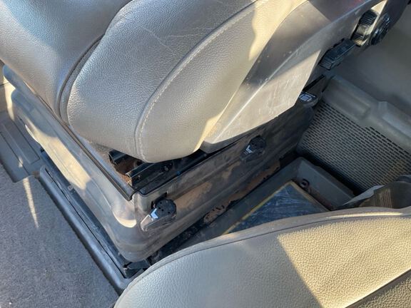 2023 John Deere 8R 370 Tractor