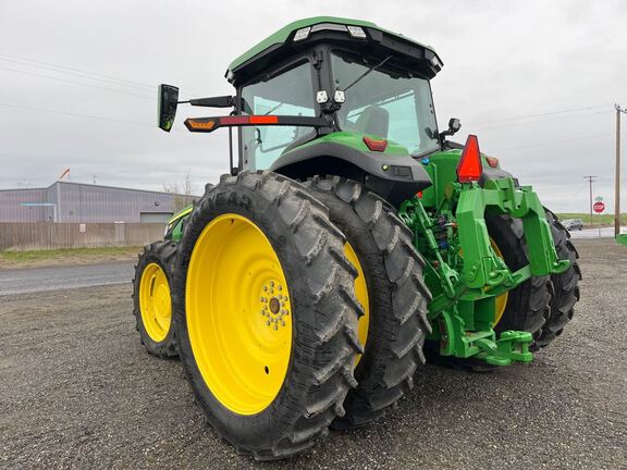 2022 John Deere 8R 370 Tractor