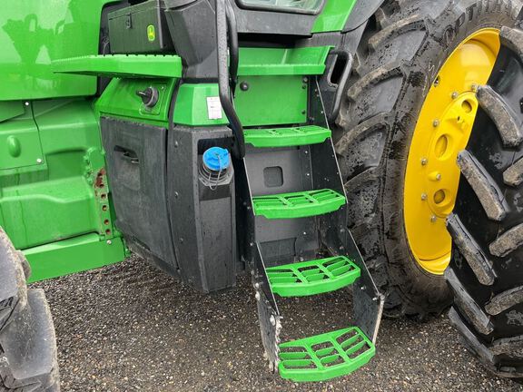 2022 John Deere 8R 370 Tractor