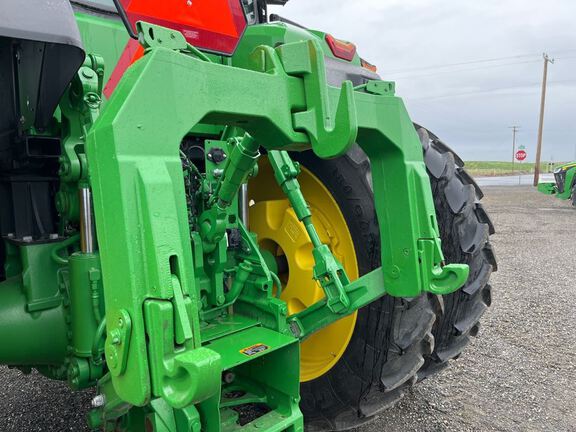 2022 John Deere 8R 370 Tractor