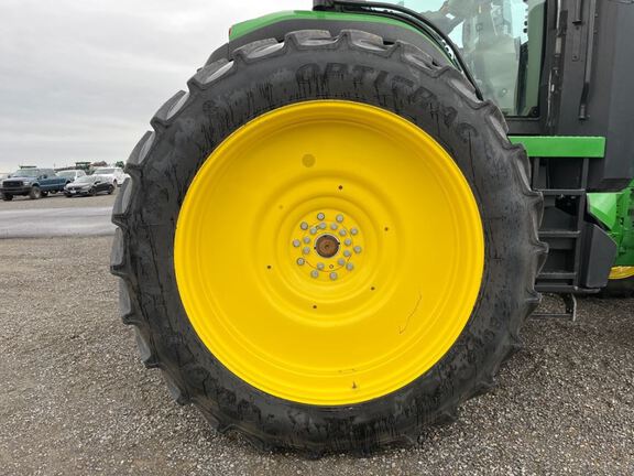 2022 John Deere 8R 370 Tractor