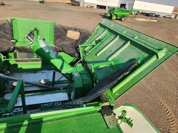 2018 John Deere S780 Combine