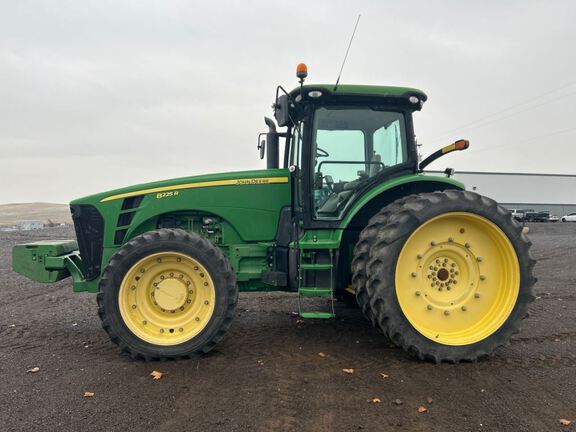 2010 John Deere 8225R Tractor