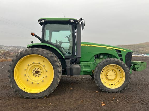 2010 John Deere 8225R Tractor